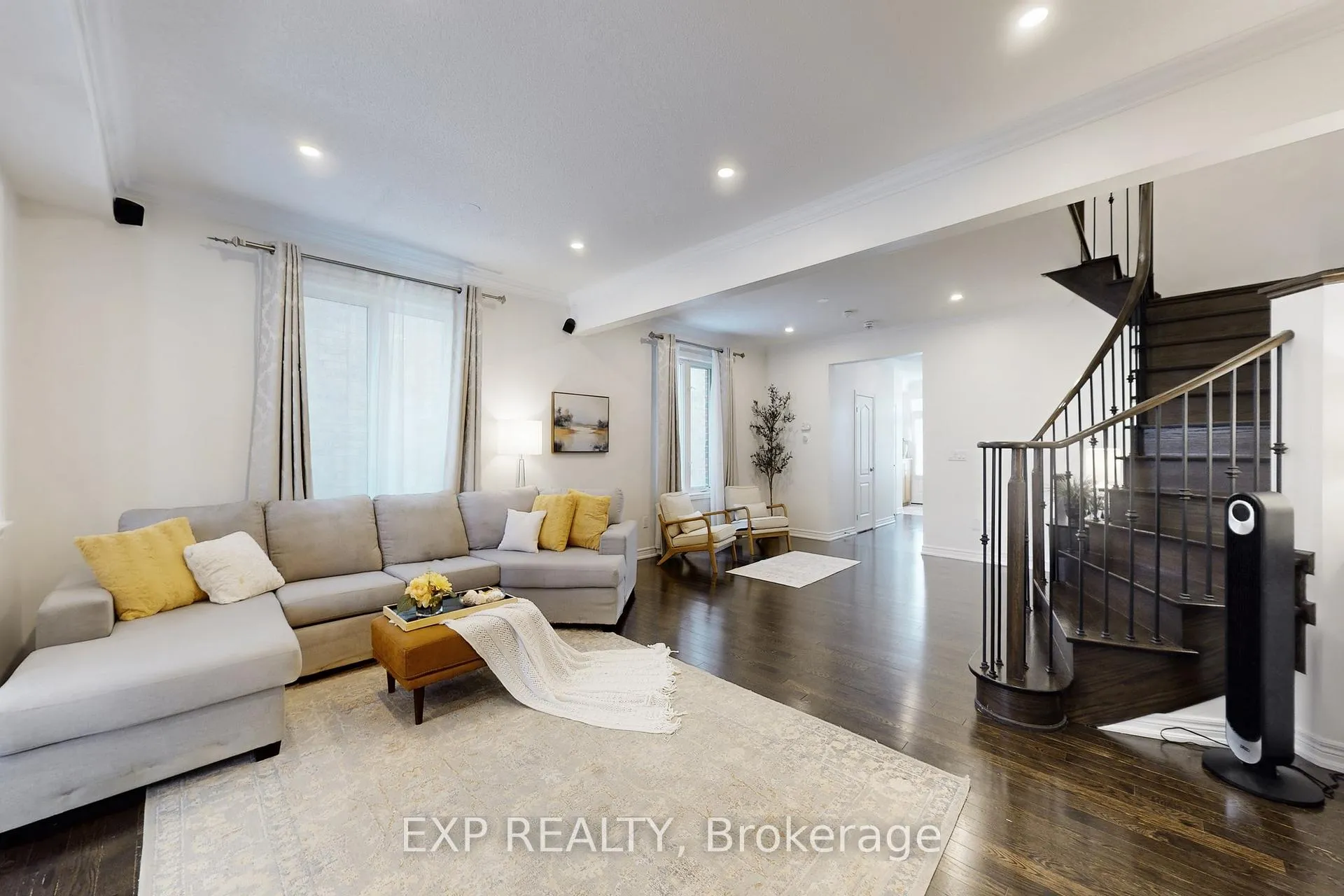 Photo 4 of 61 Buchanan Crescent, Brampton, Credit Valley — HOMEH