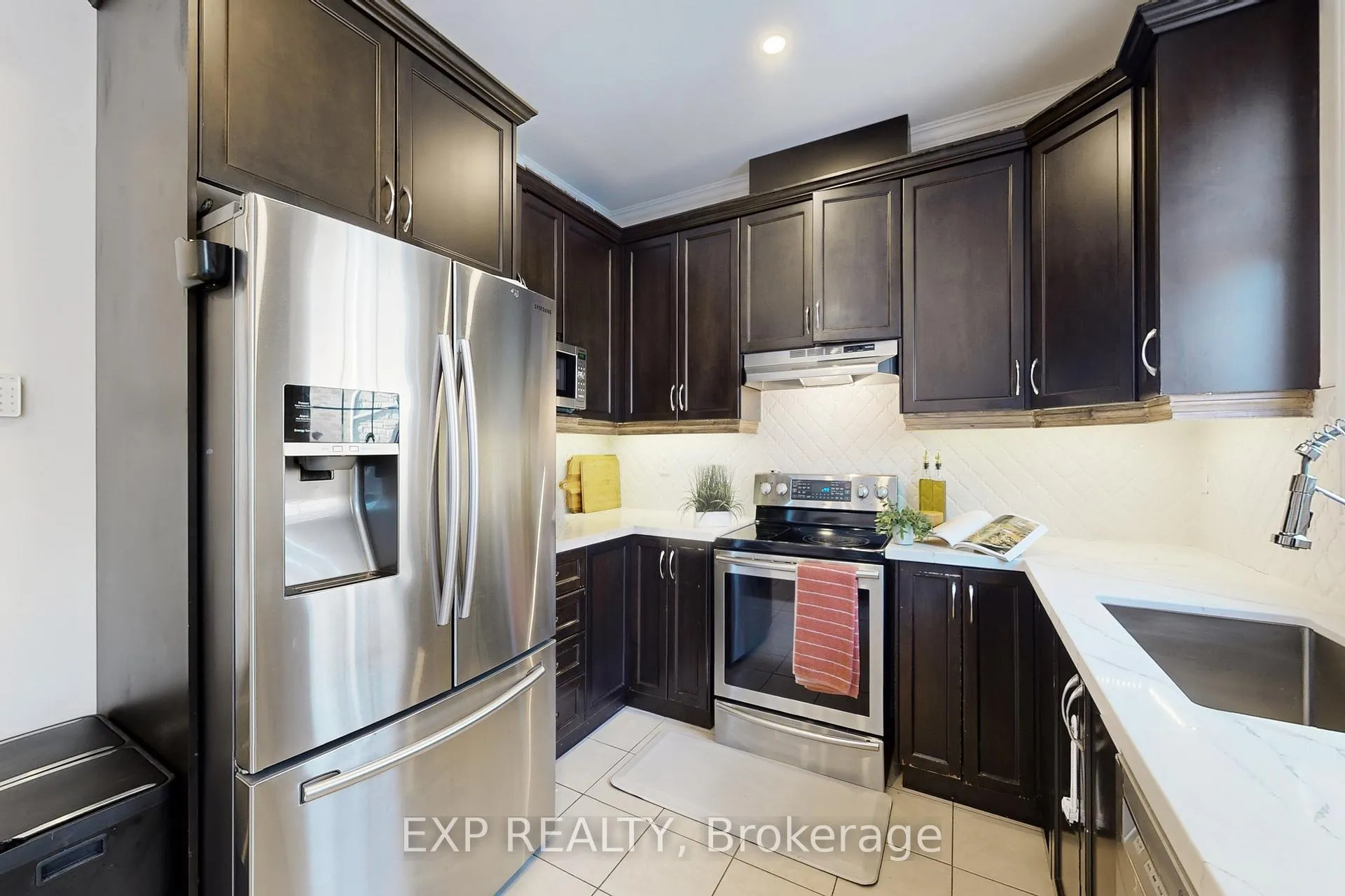 Photo 7 of 61 Buchanan Crescent, Brampton, Credit Valley — HOMEH