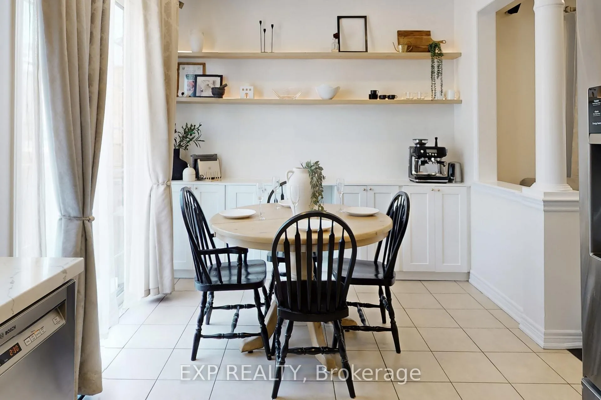 Photo 13 of 61 Buchanan Crescent, Brampton, Credit Valley — HOMEH