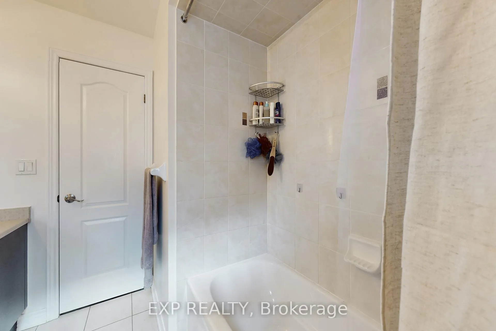 Photo 37 of 61 Buchanan Crescent, Brampton, Credit Valley — HOMEH