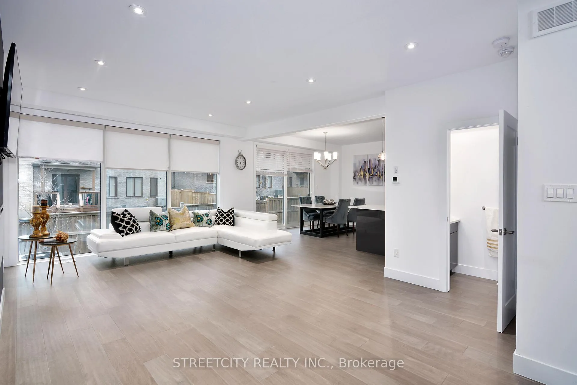 Photo 3 of Unit 30, 1820 Canvas Way, London, North B — HOMEH
