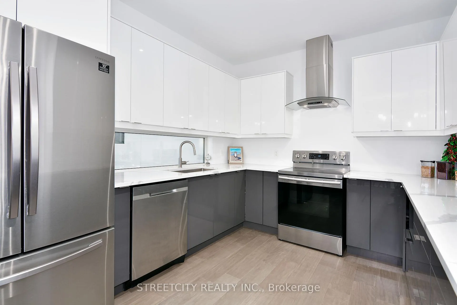 Photo 4 of Unit 30, 1820 Canvas Way, London, North B — HOMEH