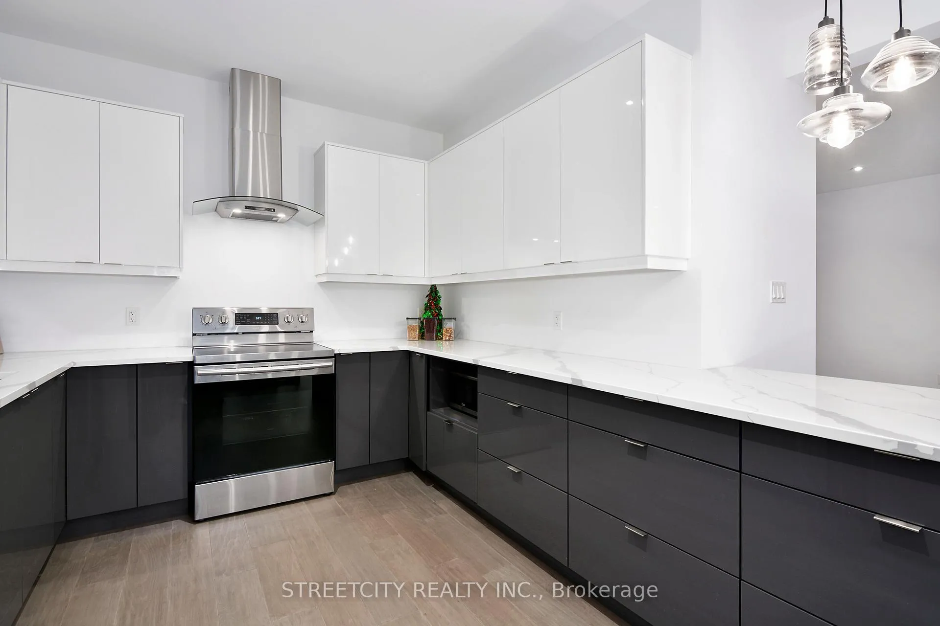 Photo 5 of Unit 30, 1820 Canvas Way, London, North B — HOMEH
