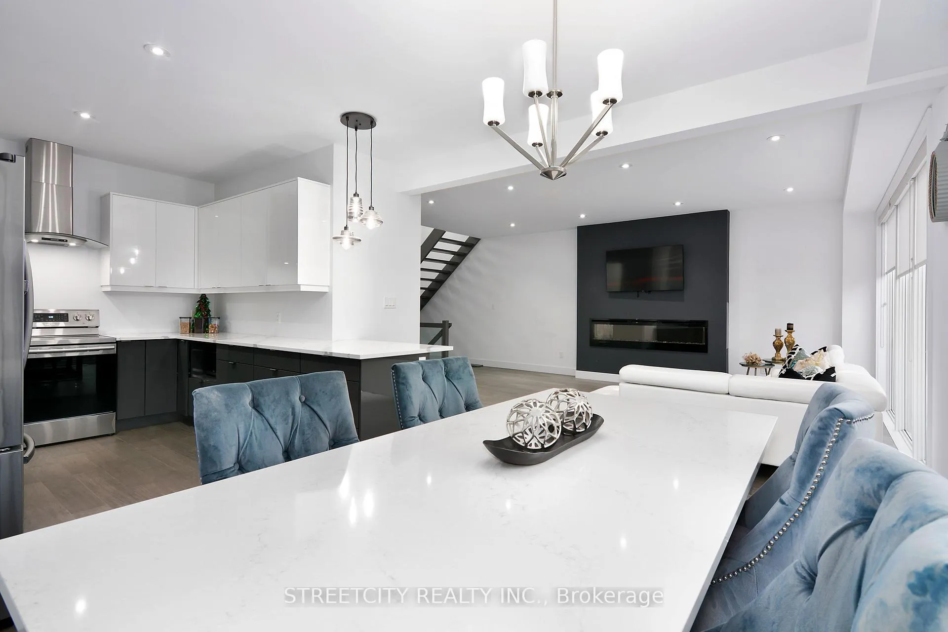 Photo 6 of Unit 30, 1820 Canvas Way, London, North B — HOMEH
