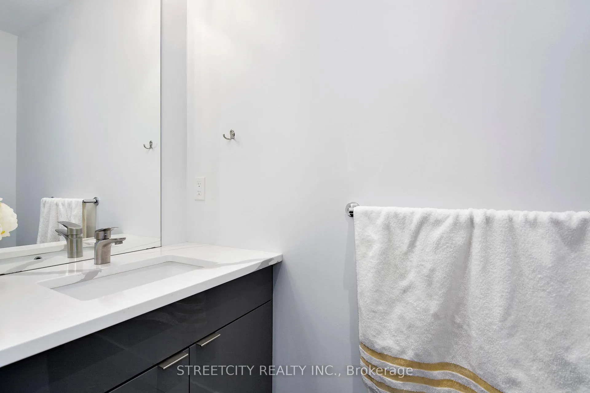 Photo 7 of Unit 30, 1820 Canvas Way, London, North B — HOMEH