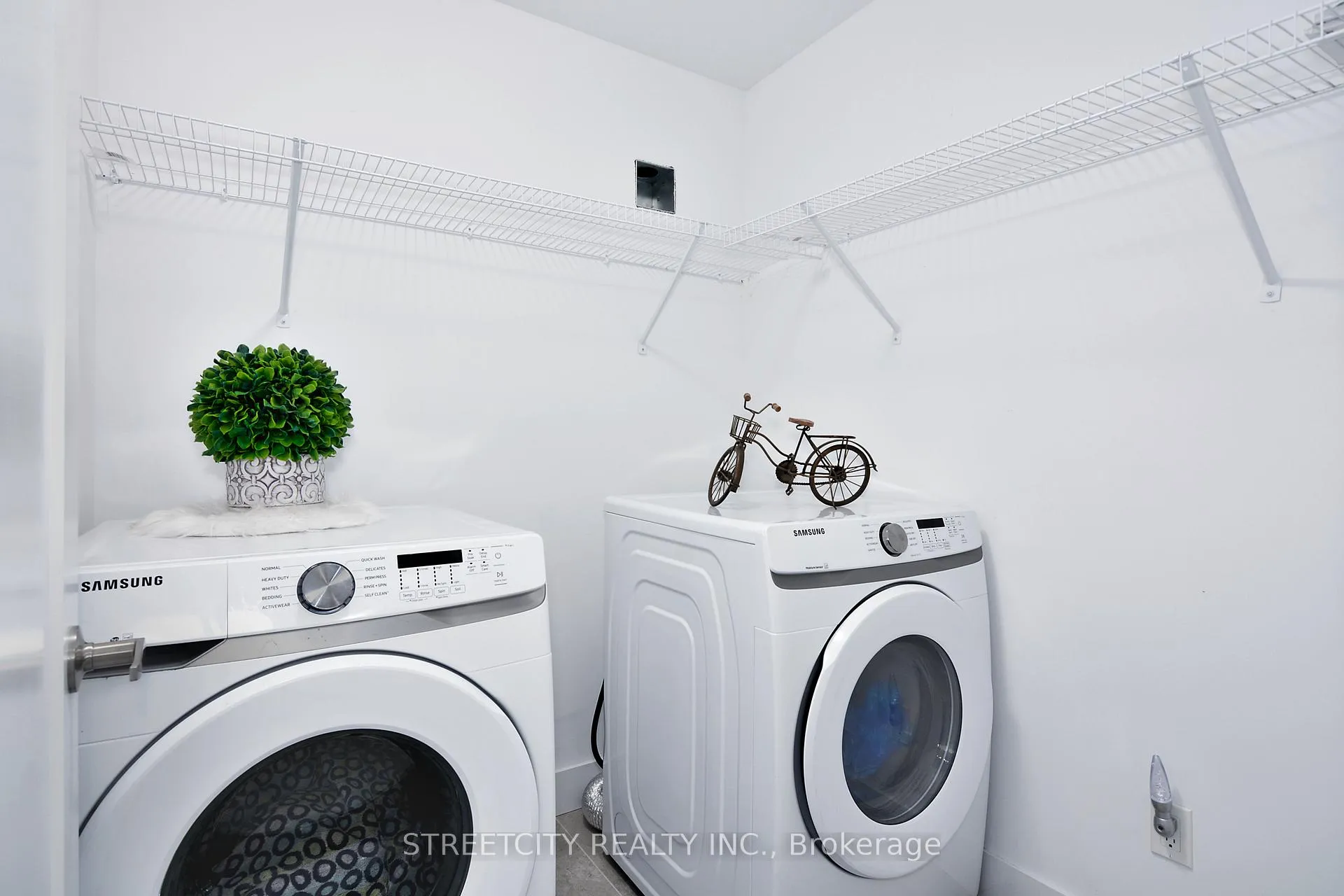 Photo 12 of Unit 30, 1820 Canvas Way, London, North B — HOMEH