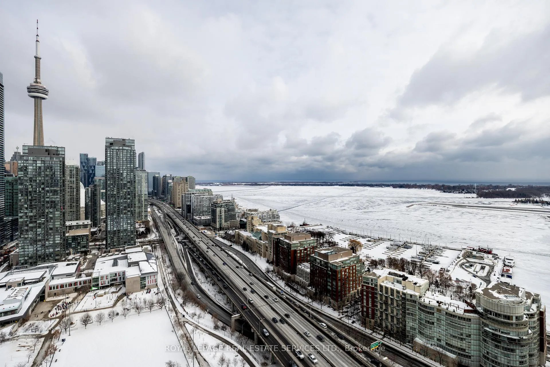 Photo 2 of Unit 3903, 75 Queens Wharf Road, Toronto, Waterfront Communities — HOMEH