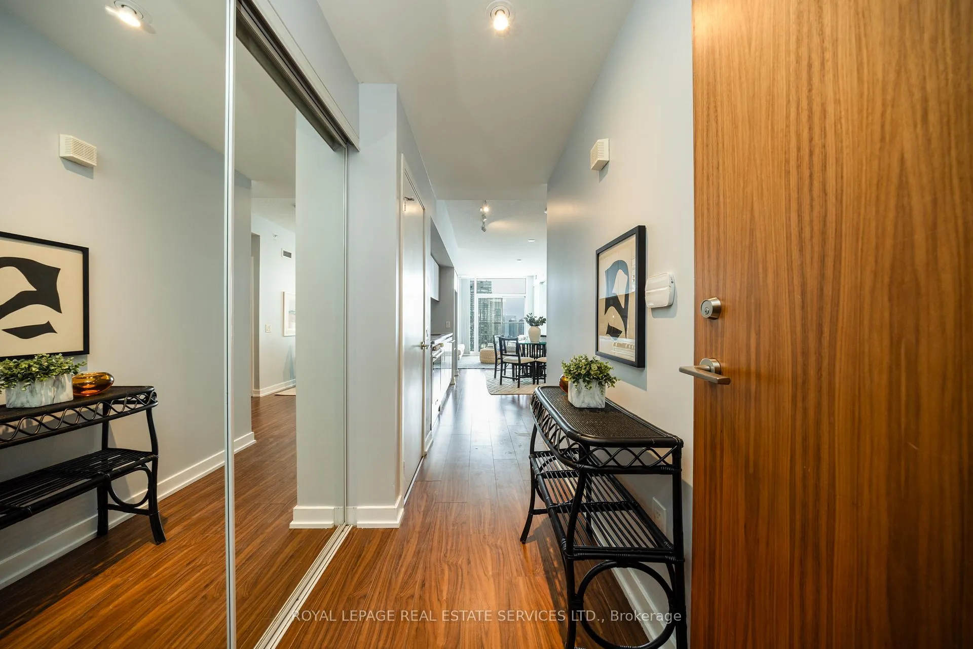Photo 5 of Unit 3903, 75 Queens Wharf Road, Toronto, Waterfront Communities — HOMEH
