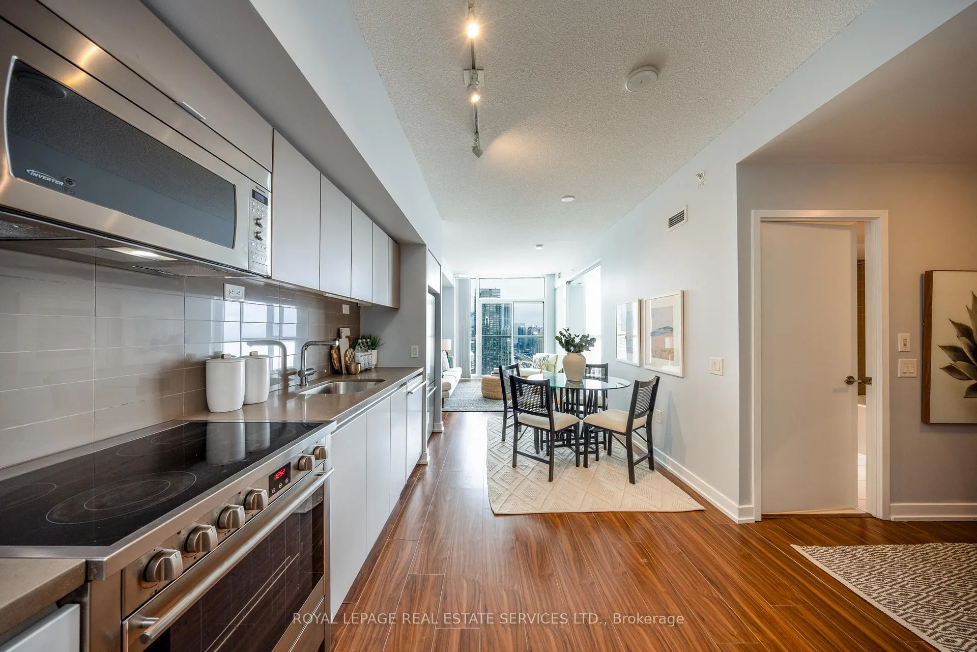 Photo 6 of Unit 3903, 75 Queens Wharf Road, Toronto, Waterfront Communities — HOMEH