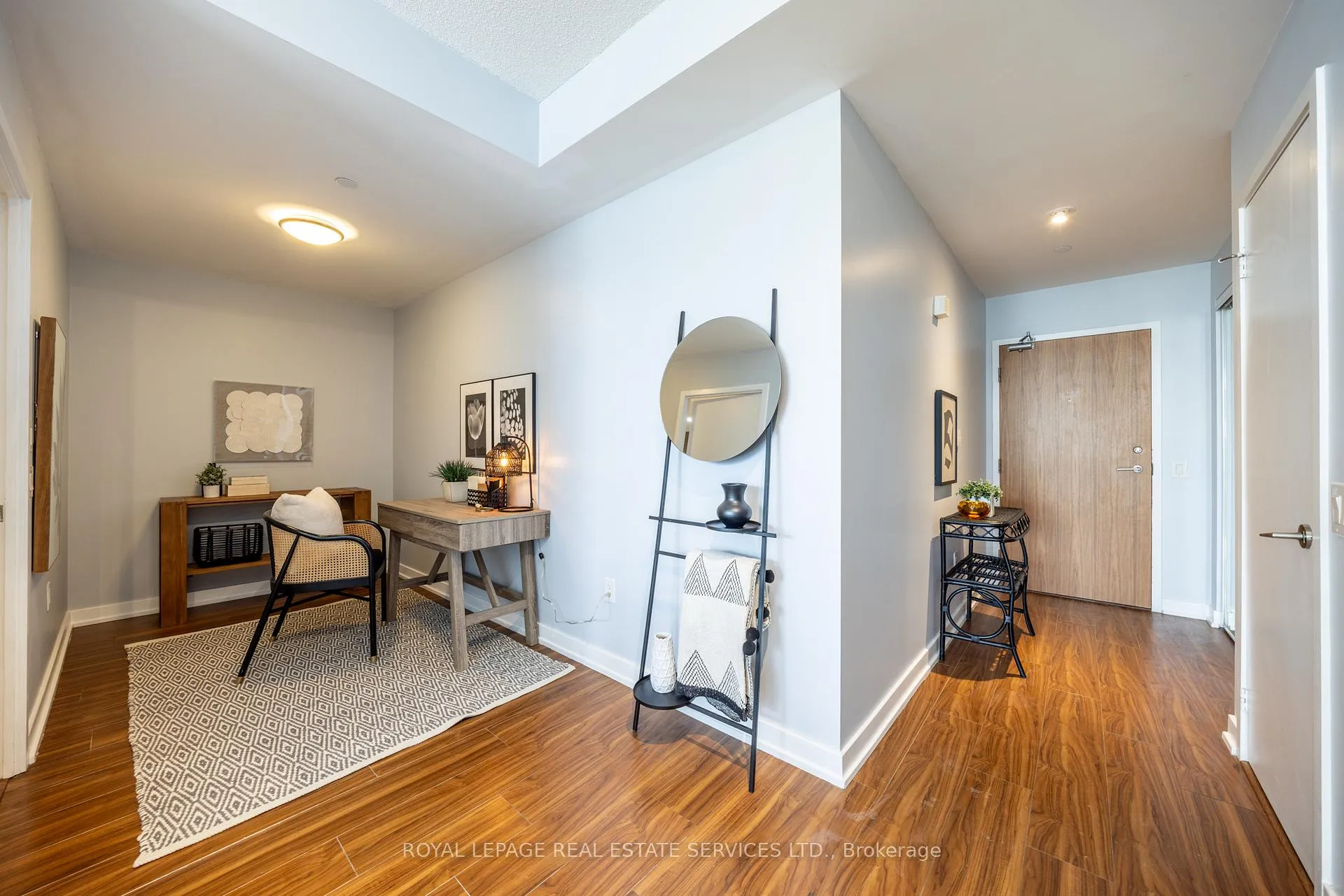 Photo 8 of Unit 3903, 75 Queens Wharf Road, Toronto, Waterfront Communities — HOMEH