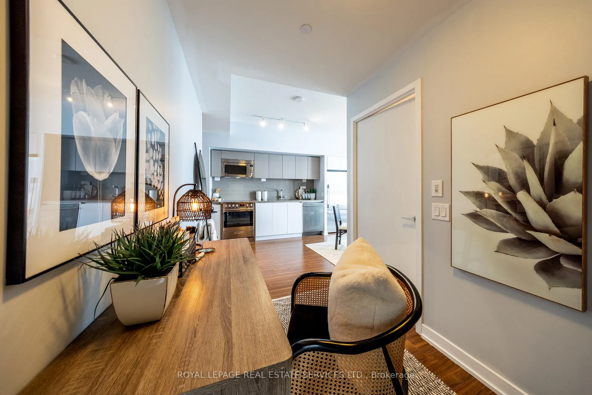 Photo 10 of Unit 3903, 75 Queens Wharf Road, Toronto, Waterfront Communities — HOMEH