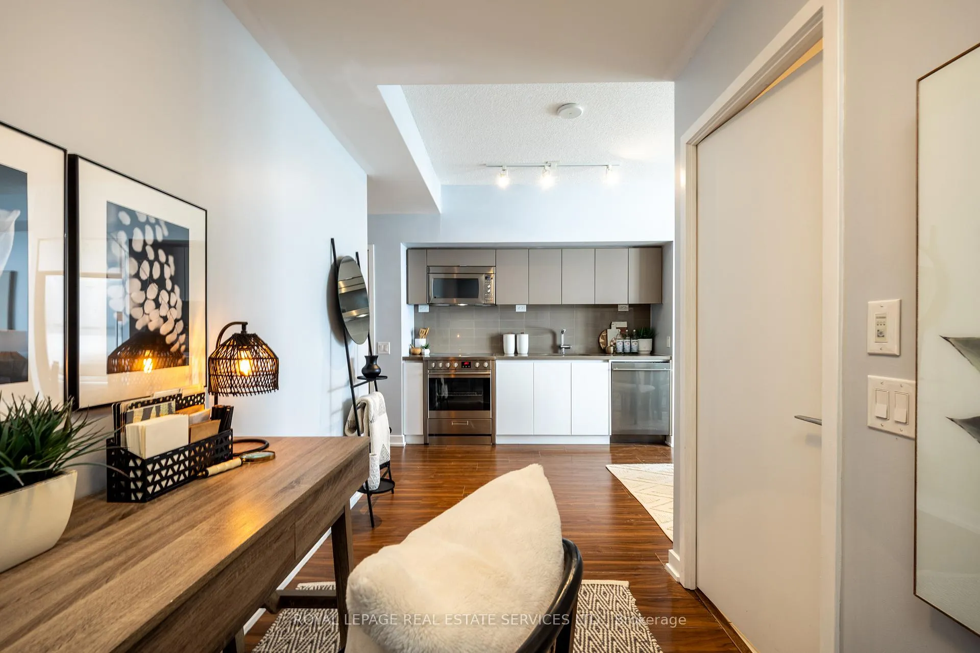 Photo 11 of Unit 3903, 75 Queens Wharf Road, Toronto, Waterfront Communities — HOMEH