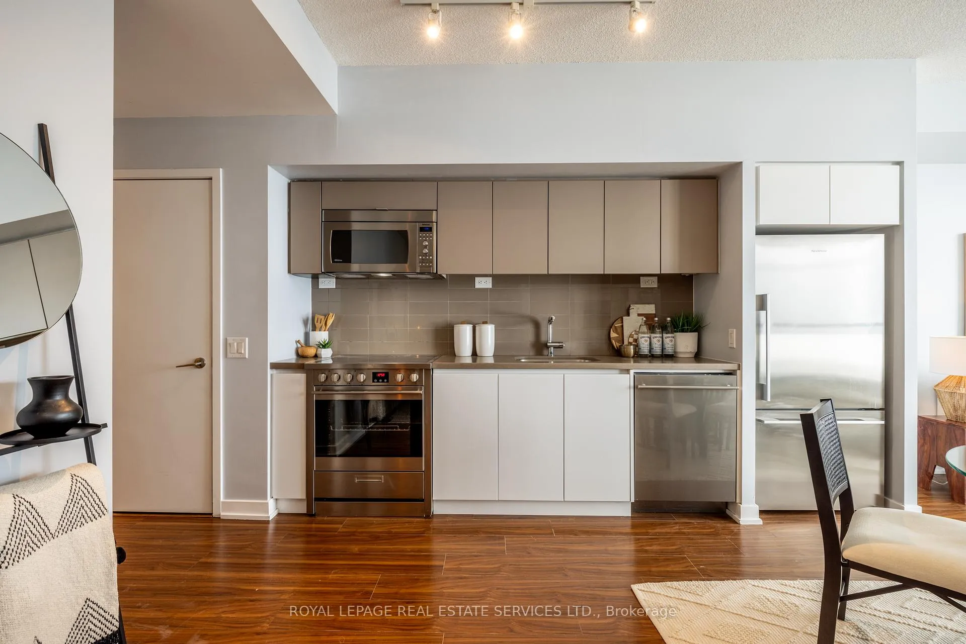 Photo 13 of Unit 3903, 75 Queens Wharf Road, Toronto, Waterfront Communities — HOMEH