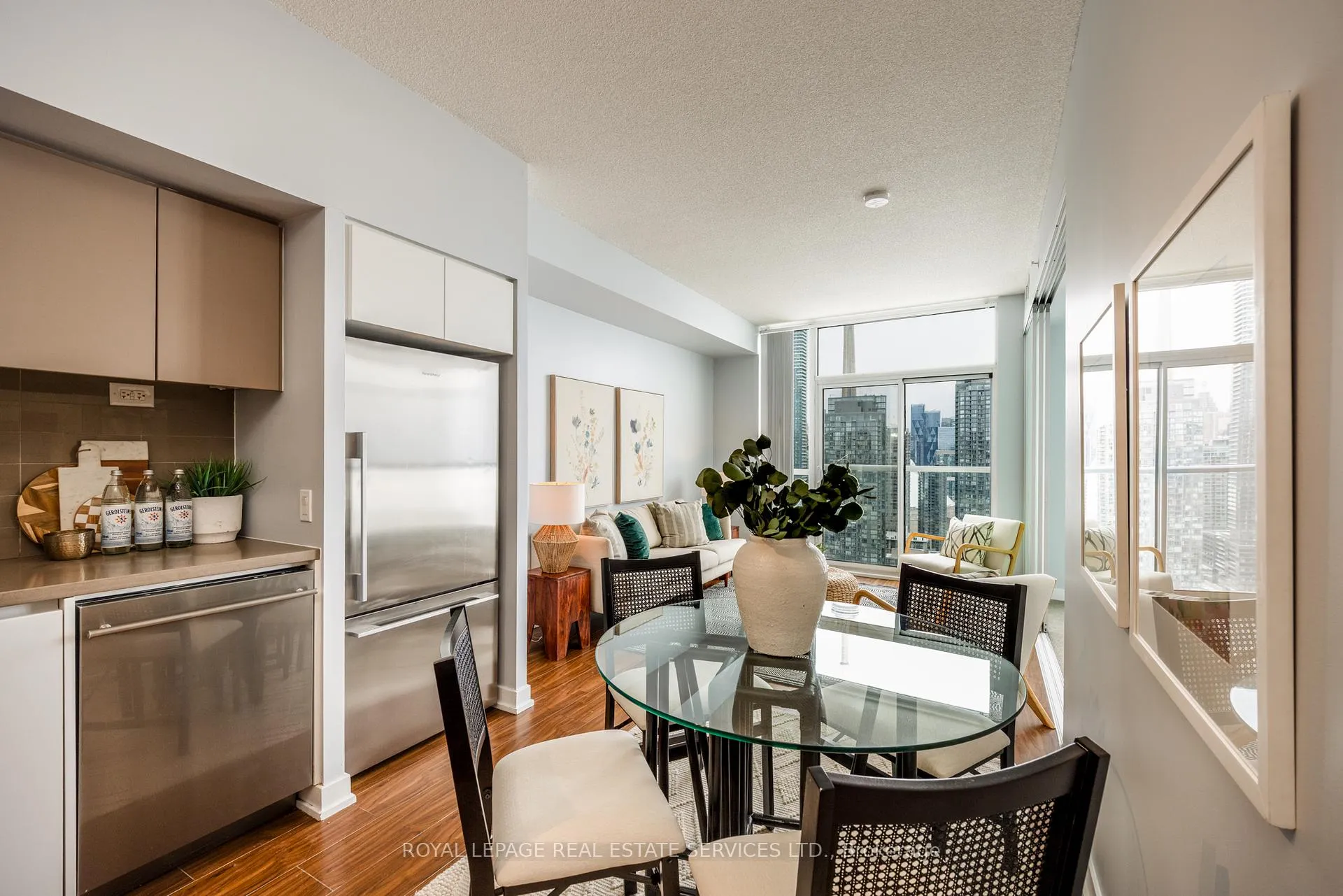 Photo 14 of Unit 3903, 75 Queens Wharf Road, Toronto, Waterfront Communities — HOMEH
