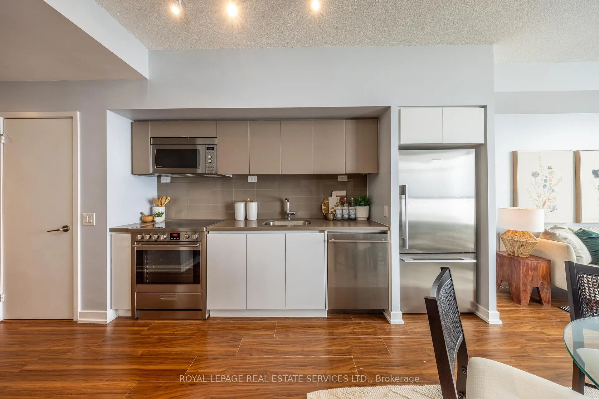 Photo 16 of Unit 3903, 75 Queens Wharf Road, Toronto, Waterfront Communities — HOMEH