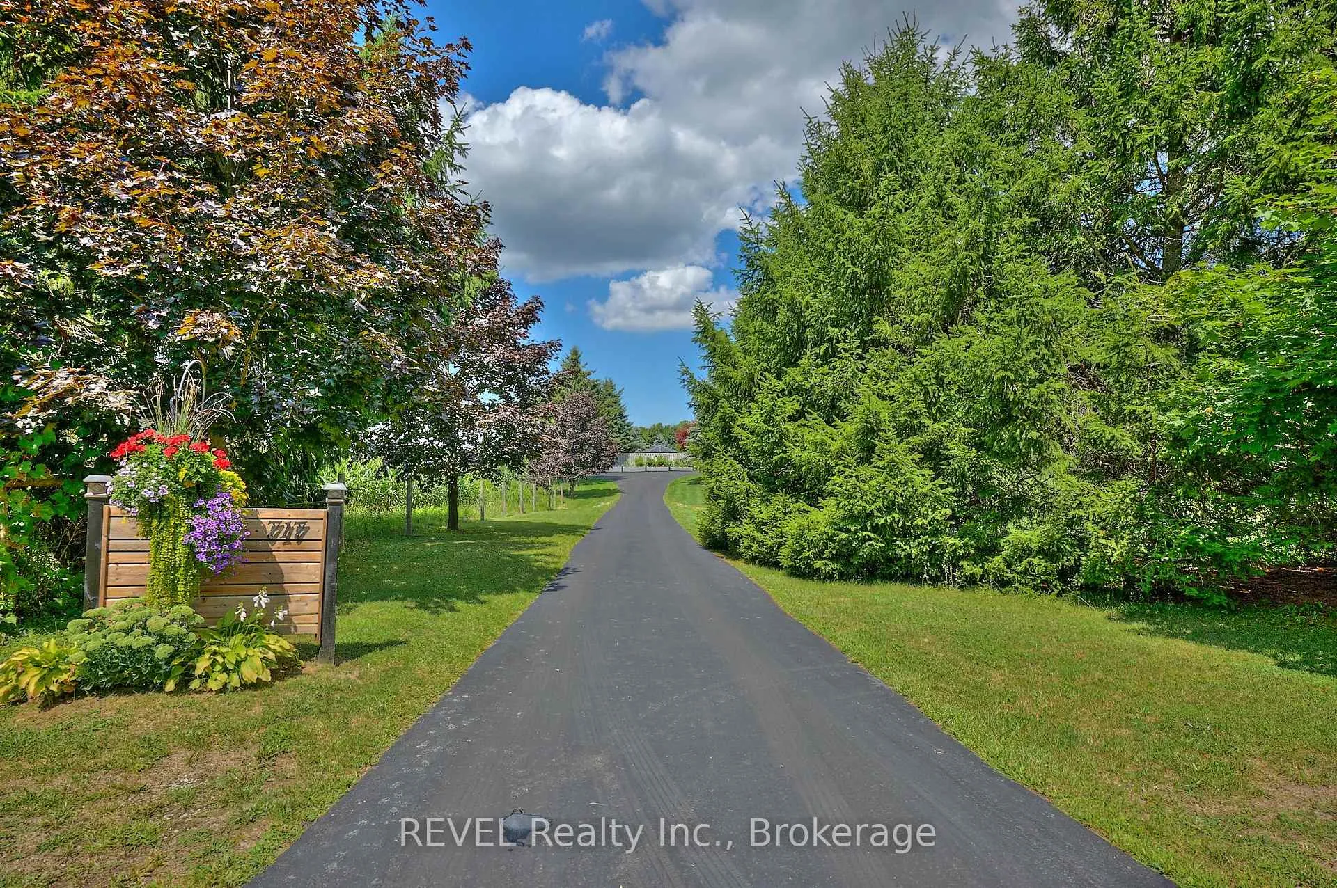 Photo 2 of 717 Metler Road, Pelham, North Pelham — HOMEH