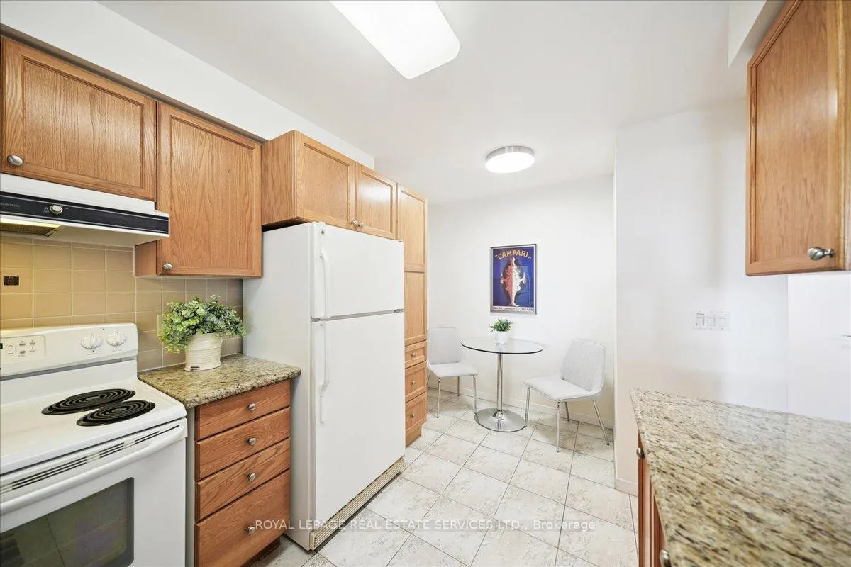 Photo 8 of Unit 1509, 1000 The Esplanade N, Pickering, Town Centre — HOMEH