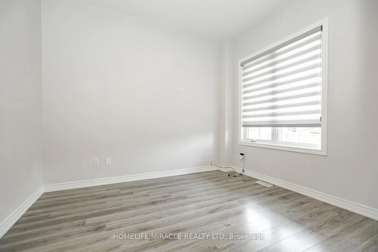 Photo 5 of 131 Kingsmere Crescent, New Tecumseth, Alliston — HOMEH