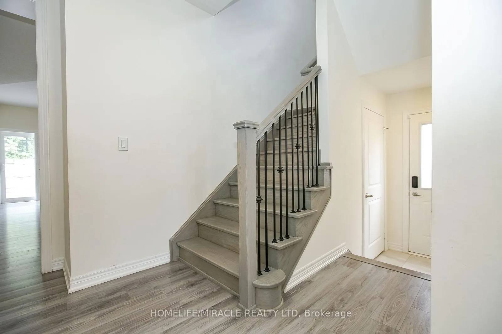 Photo 7 of 131 Kingsmere Crescent, New Tecumseth, Alliston — HOMEH