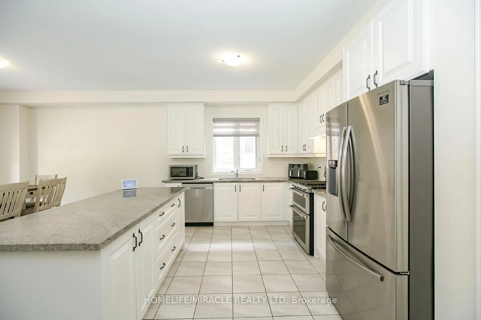 Photo 10 of 131 Kingsmere Crescent, New Tecumseth, Alliston — HOMEH