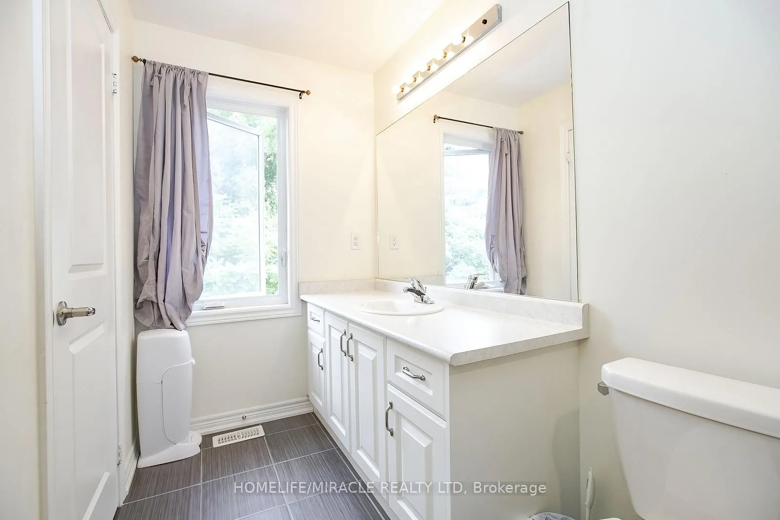 Photo 23 of 131 Kingsmere Crescent, New Tecumseth, Alliston — HOMEH