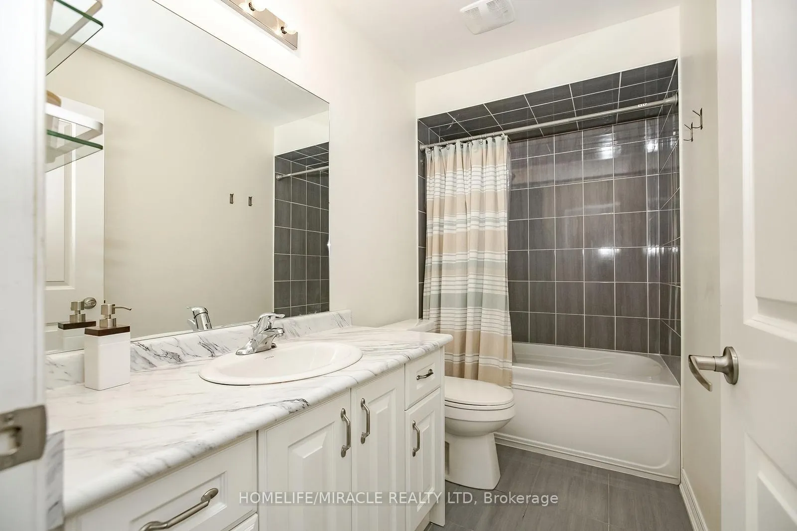 Photo 27 of 131 Kingsmere Crescent, New Tecumseth, Alliston — HOMEH