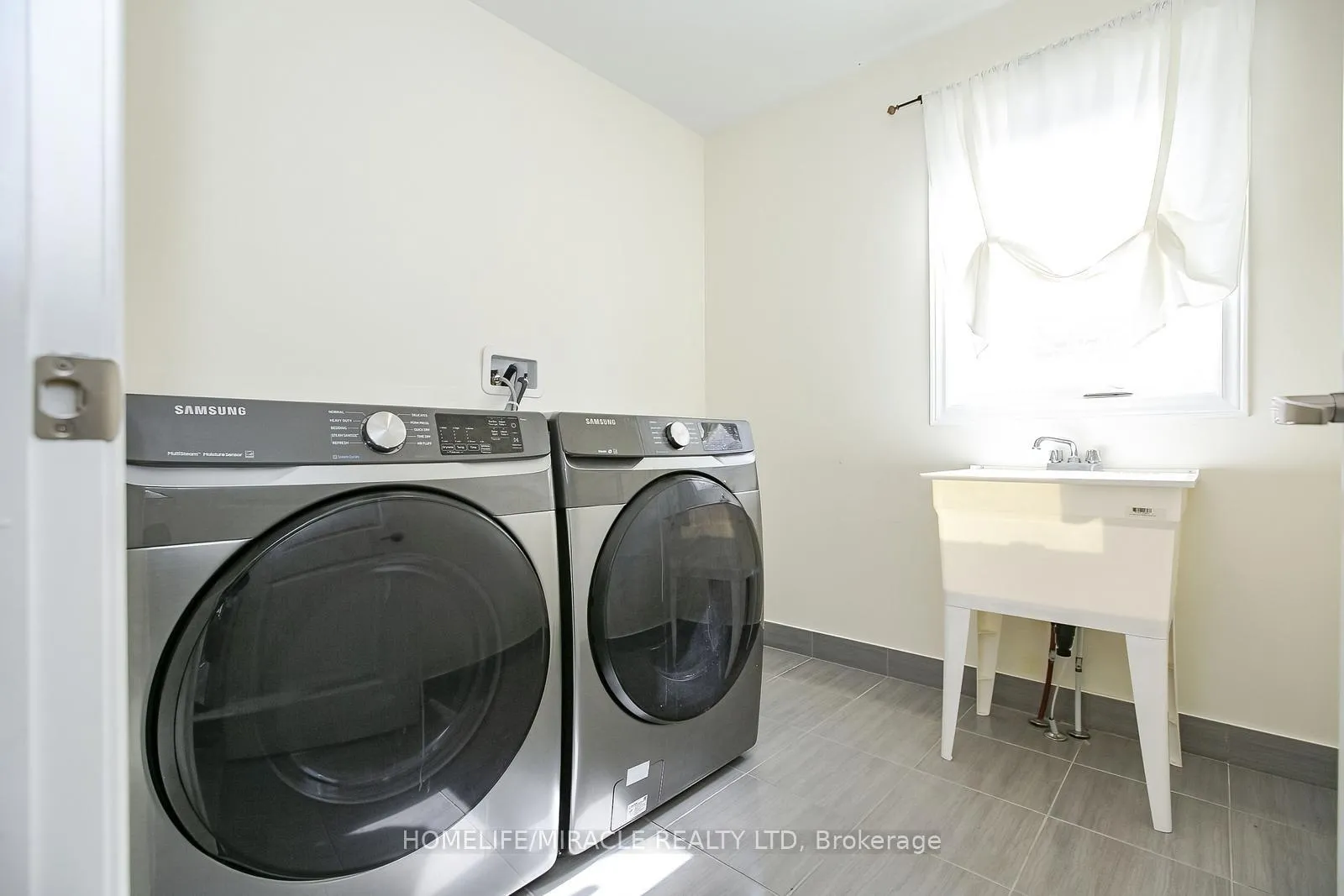 Photo 35 of 131 Kingsmere Crescent, New Tecumseth, Alliston — HOMEH