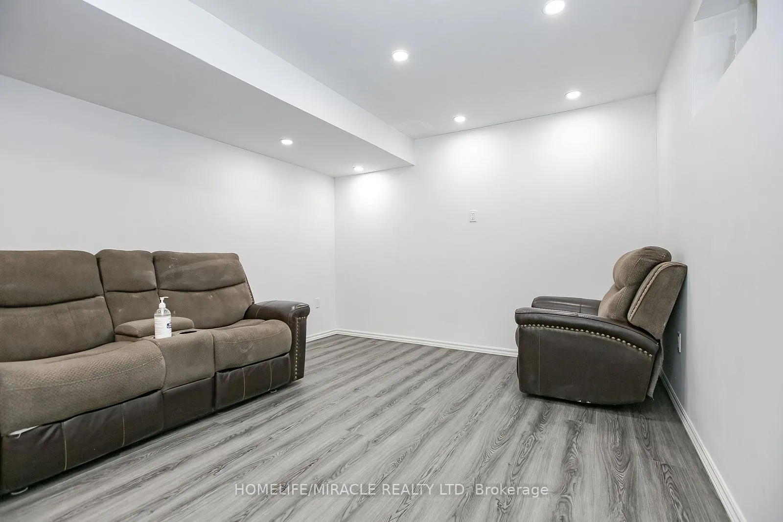 Photo 40 of 131 Kingsmere Crescent, New Tecumseth, Alliston — HOMEH