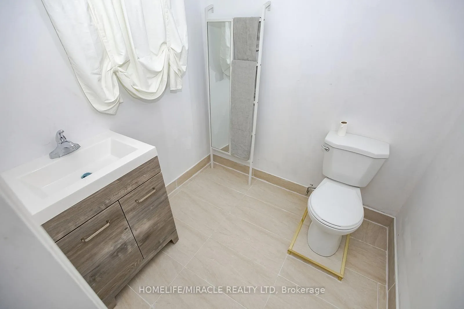 Photo 45 of 131 Kingsmere Crescent, New Tecumseth, Alliston — HOMEH