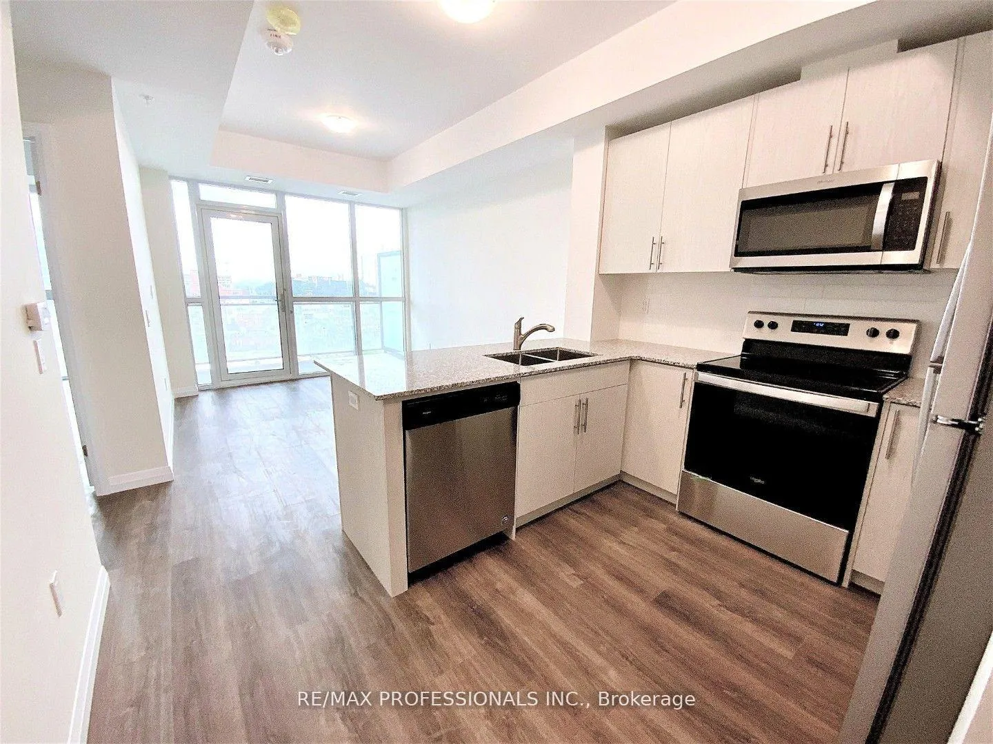 Photo 3 of Unit 903, 60 Charles Street W, Kitchener — HOMEH