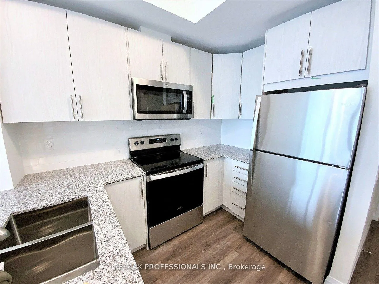 Photo 4 of Unit 903, 60 Charles Street W, Kitchener — HOMEH