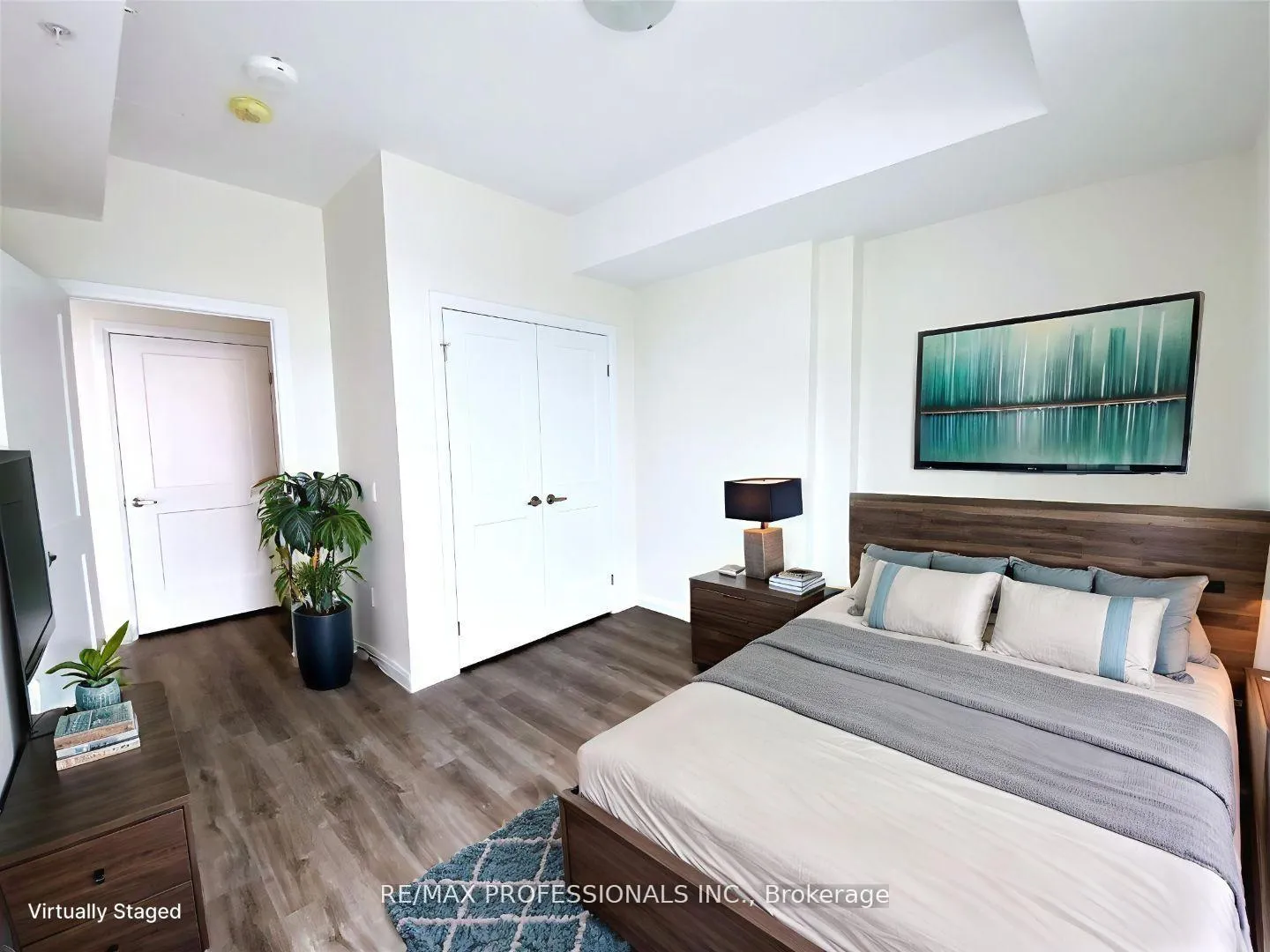 Photo 6 of Unit 903, 60 Charles Street W, Kitchener — HOMEH