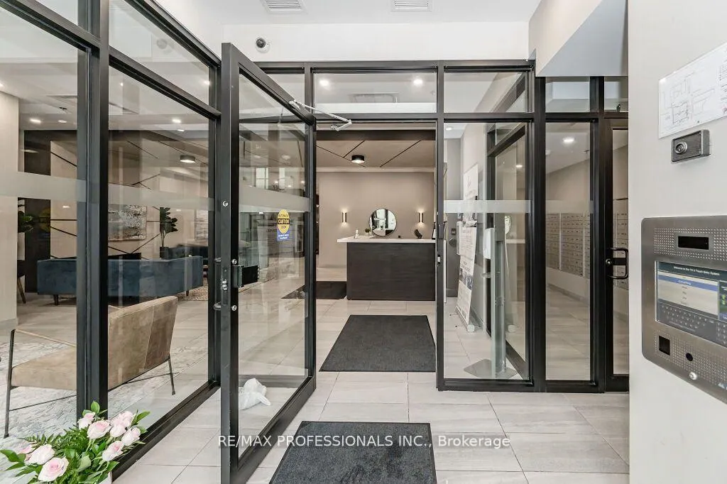 Photo 11 of Unit 903, 60 Charles Street W, Kitchener — HOMEH