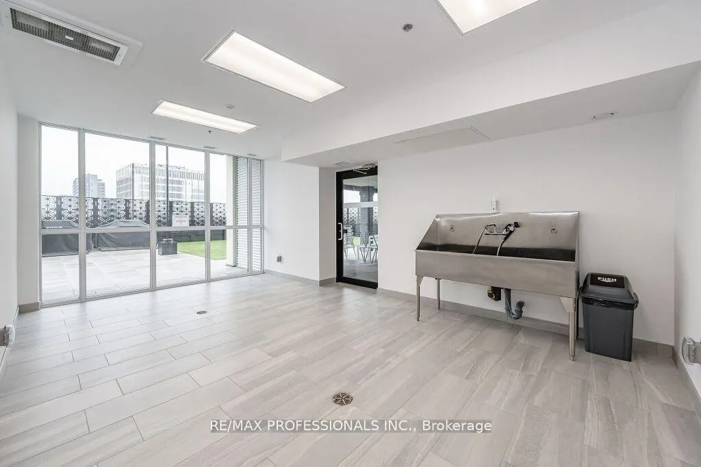 Photo 18 of Unit 903, 60 Charles Street W, Kitchener — HOMEH