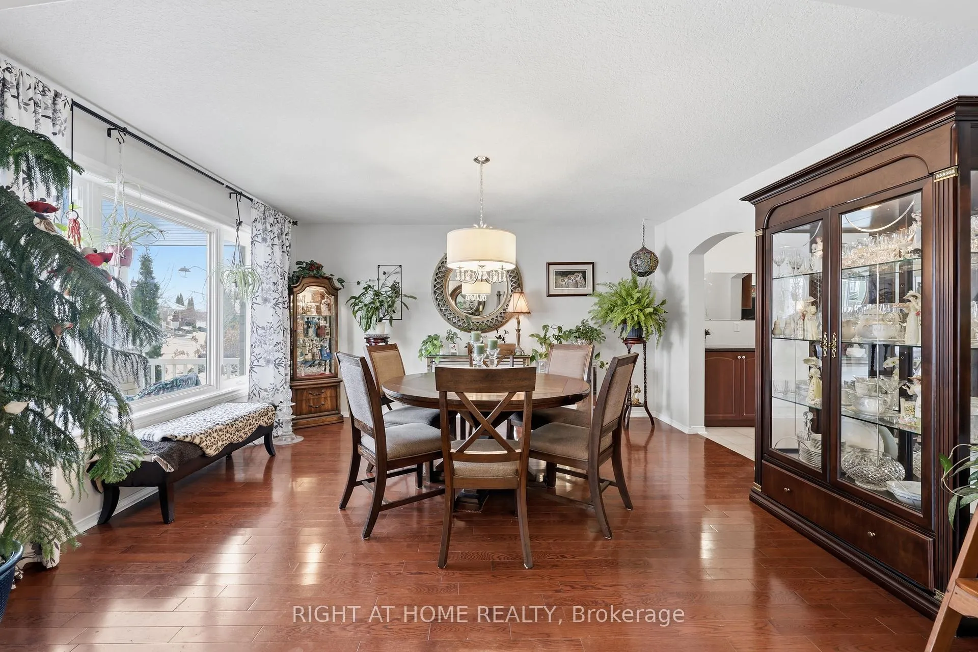Photo 10 of 42 Webb Avenue, Brantford — HOMEH