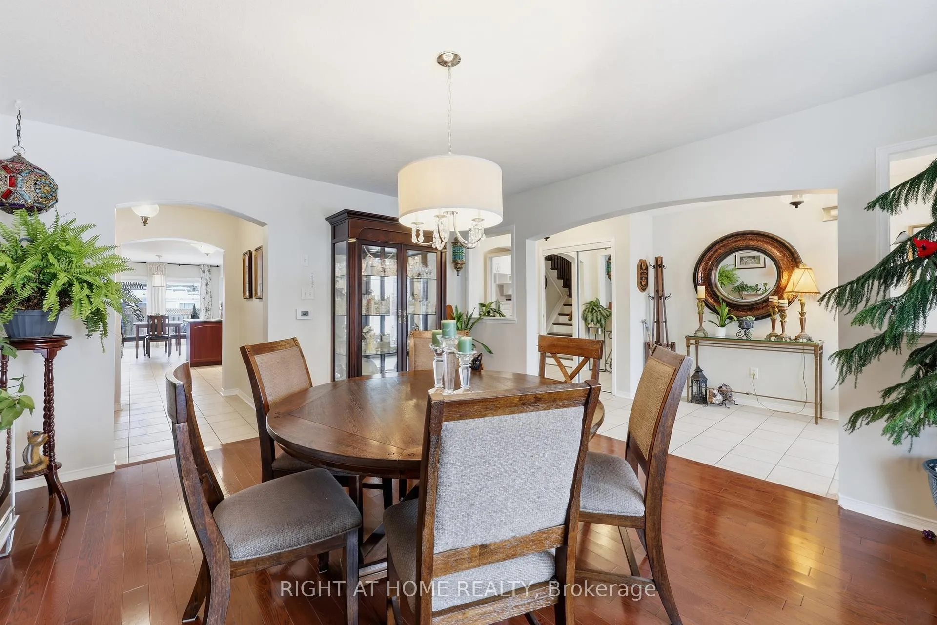Photo 11 of 42 Webb Avenue, Brantford — HOMEH