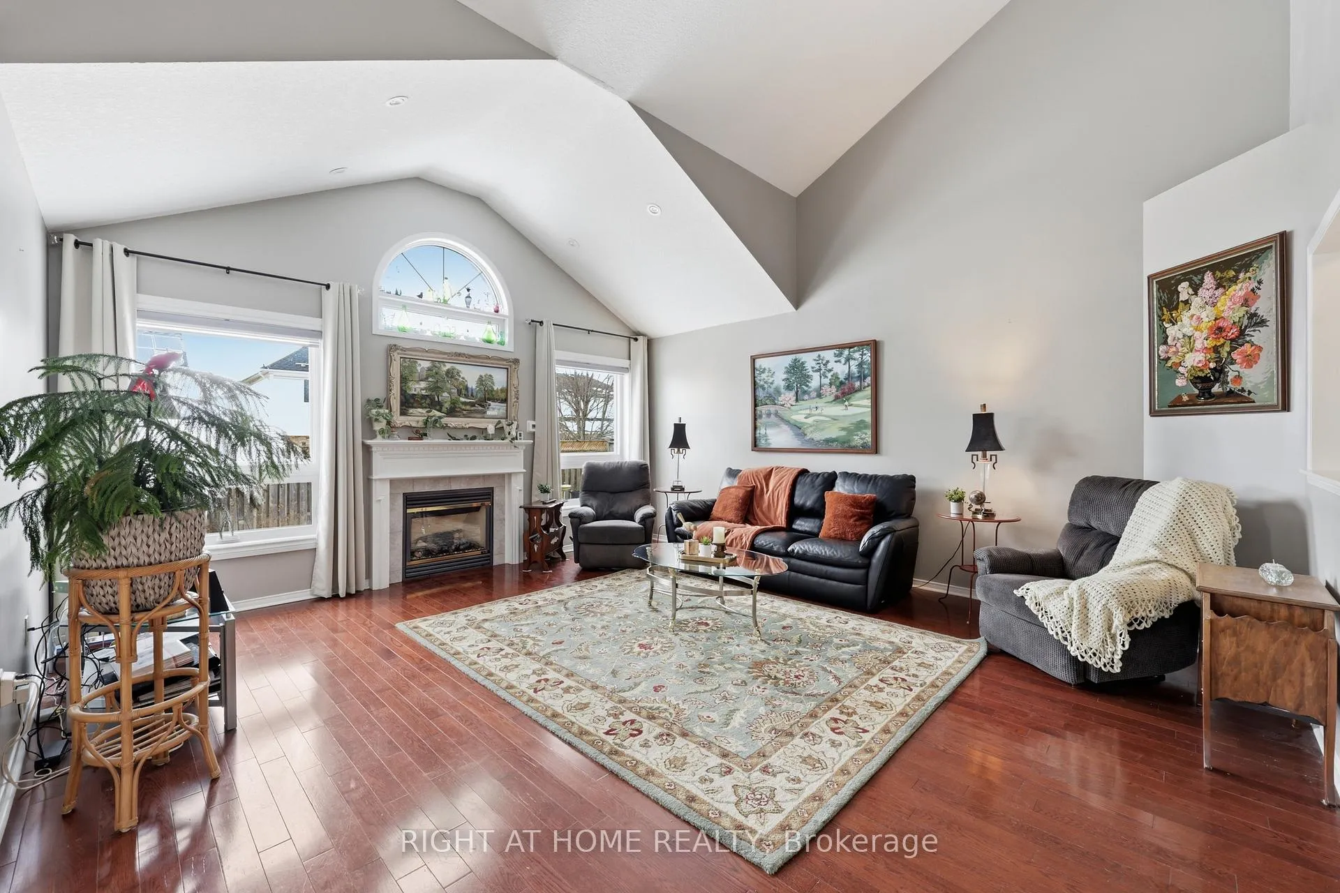 Photo 21 of 42 Webb Avenue, Brantford — HOMEH