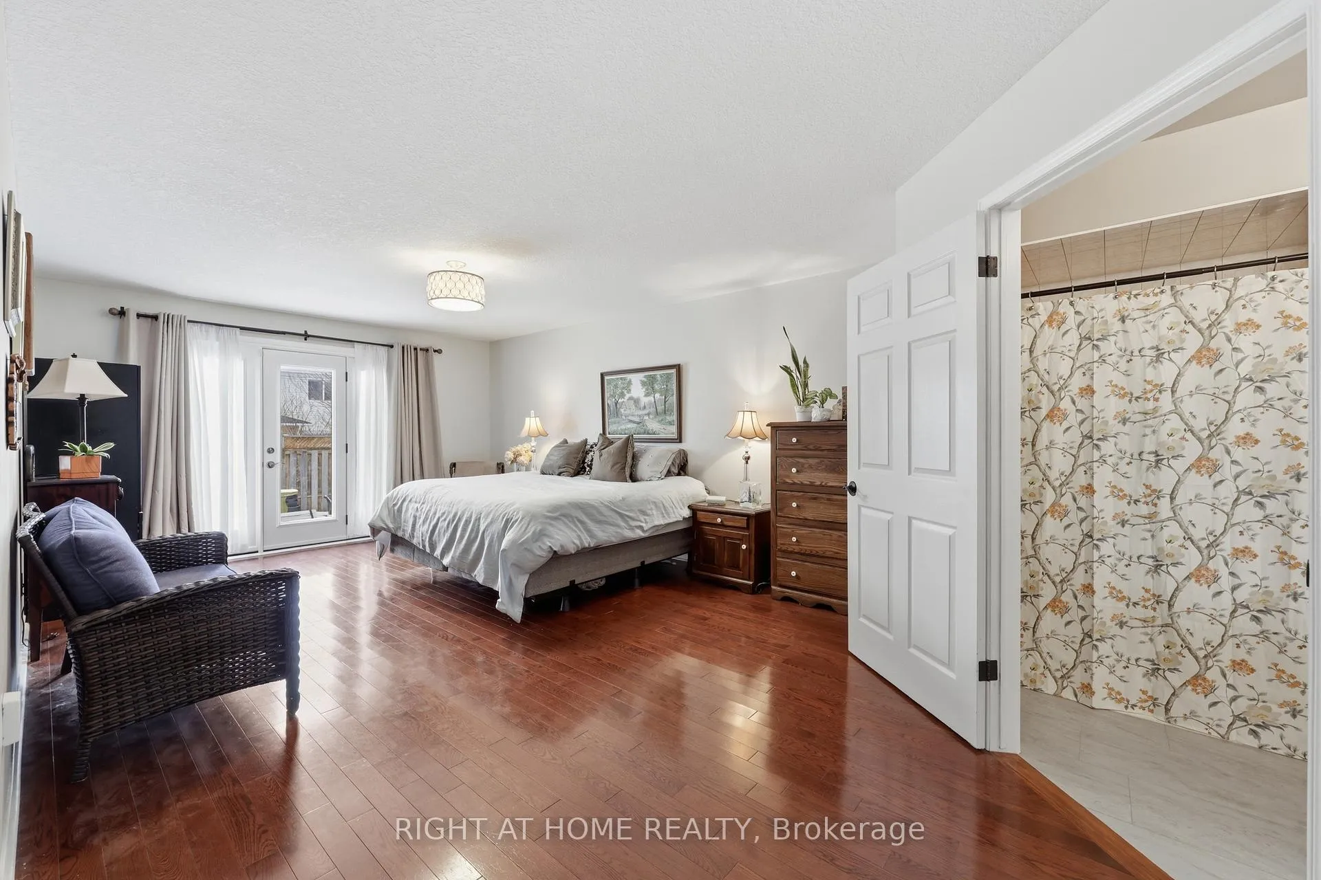 Photo 23 of 42 Webb Avenue, Brantford — HOMEH
