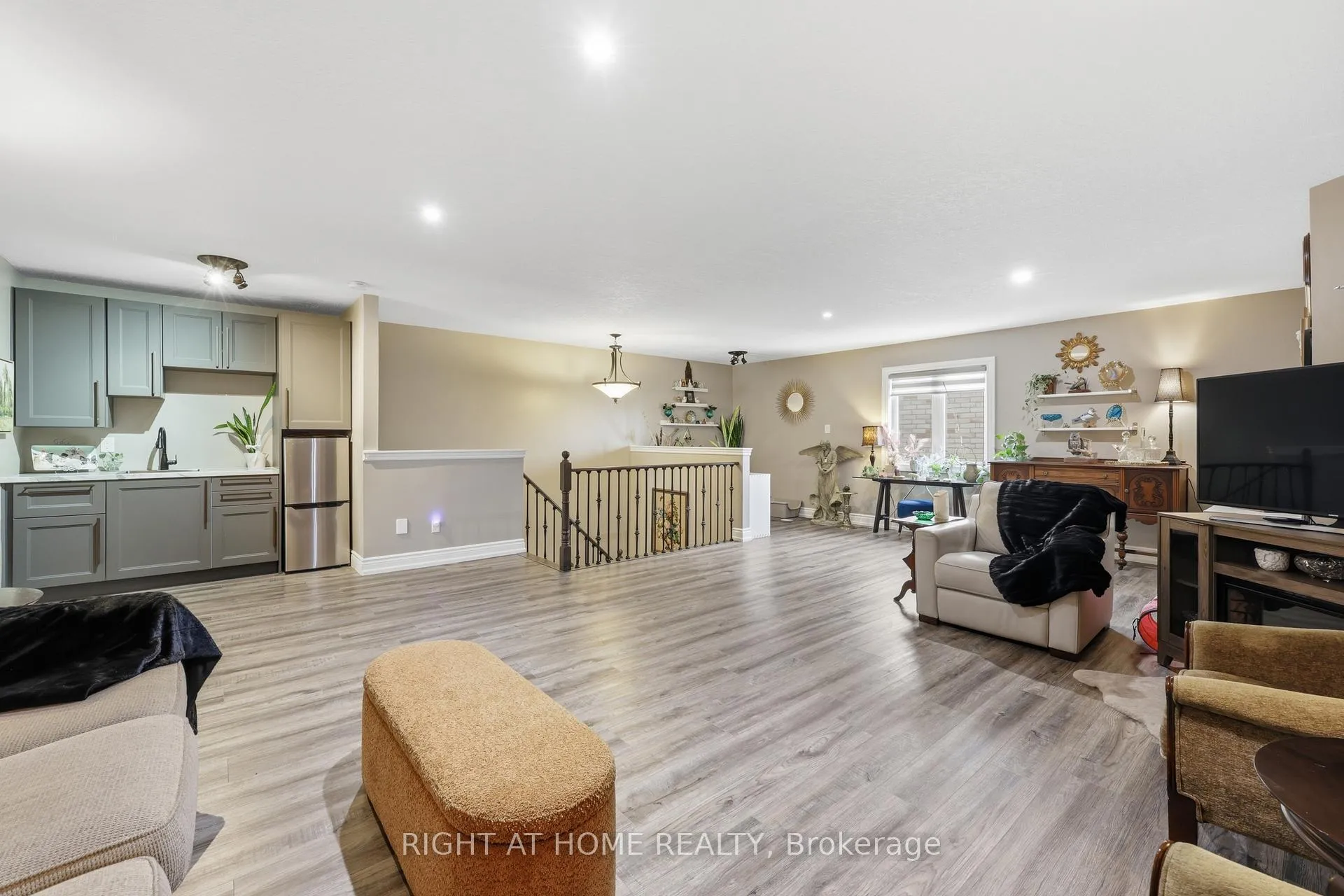 Photo 28 of 42 Webb Avenue, Brantford — HOMEH