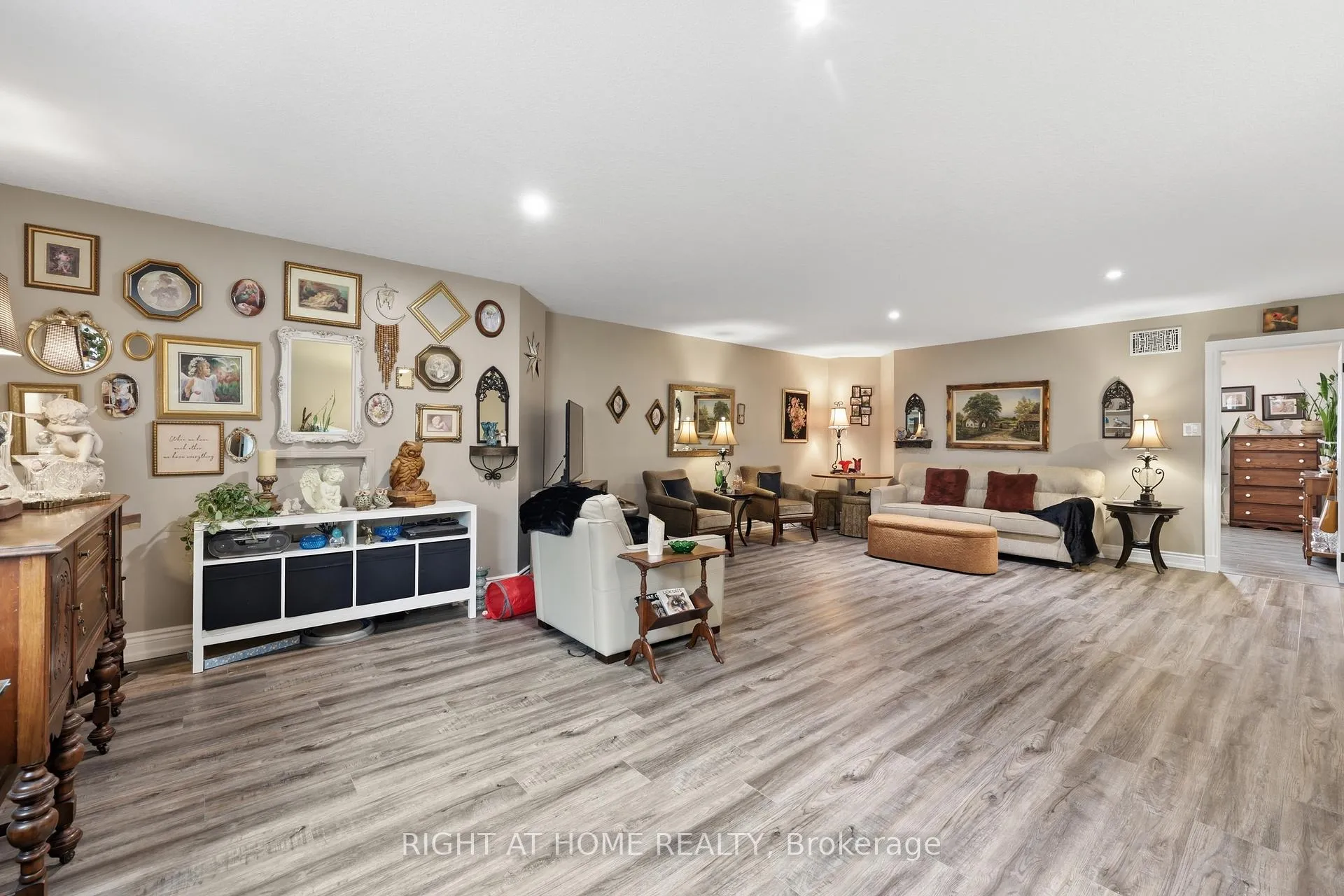 Photo 30 of 42 Webb Avenue, Brantford — HOMEH