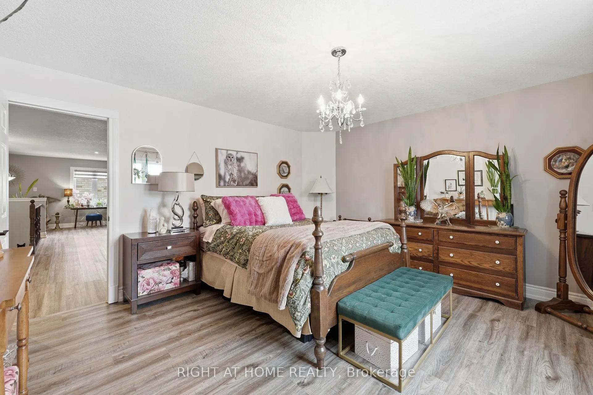 Photo 33 of 42 Webb Avenue, Brantford — HOMEH