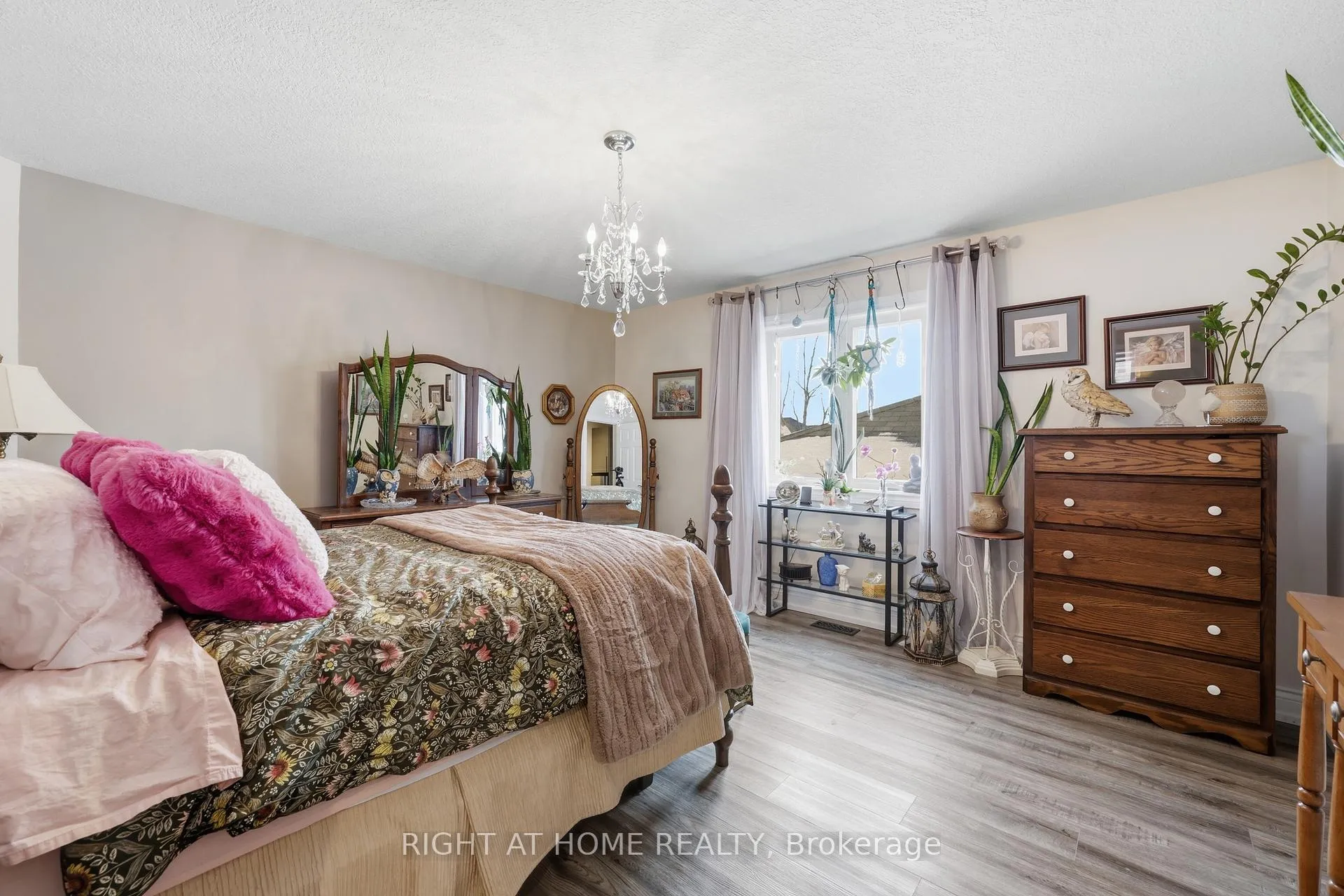 Photo 34 of 42 Webb Avenue, Brantford — HOMEH