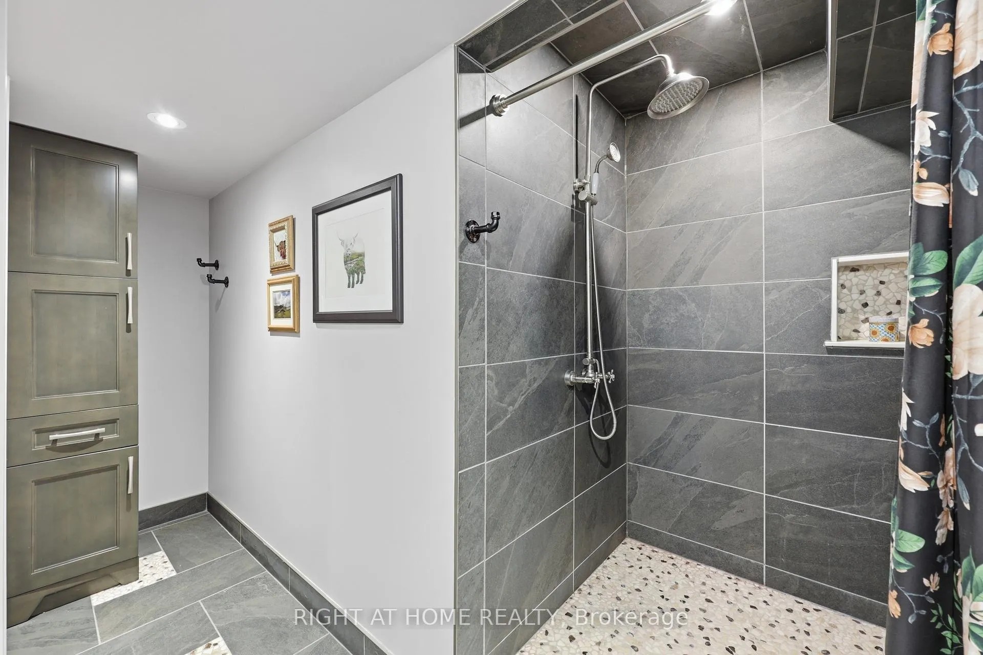 Photo 45 of 42 Webb Avenue, Brantford — HOMEH