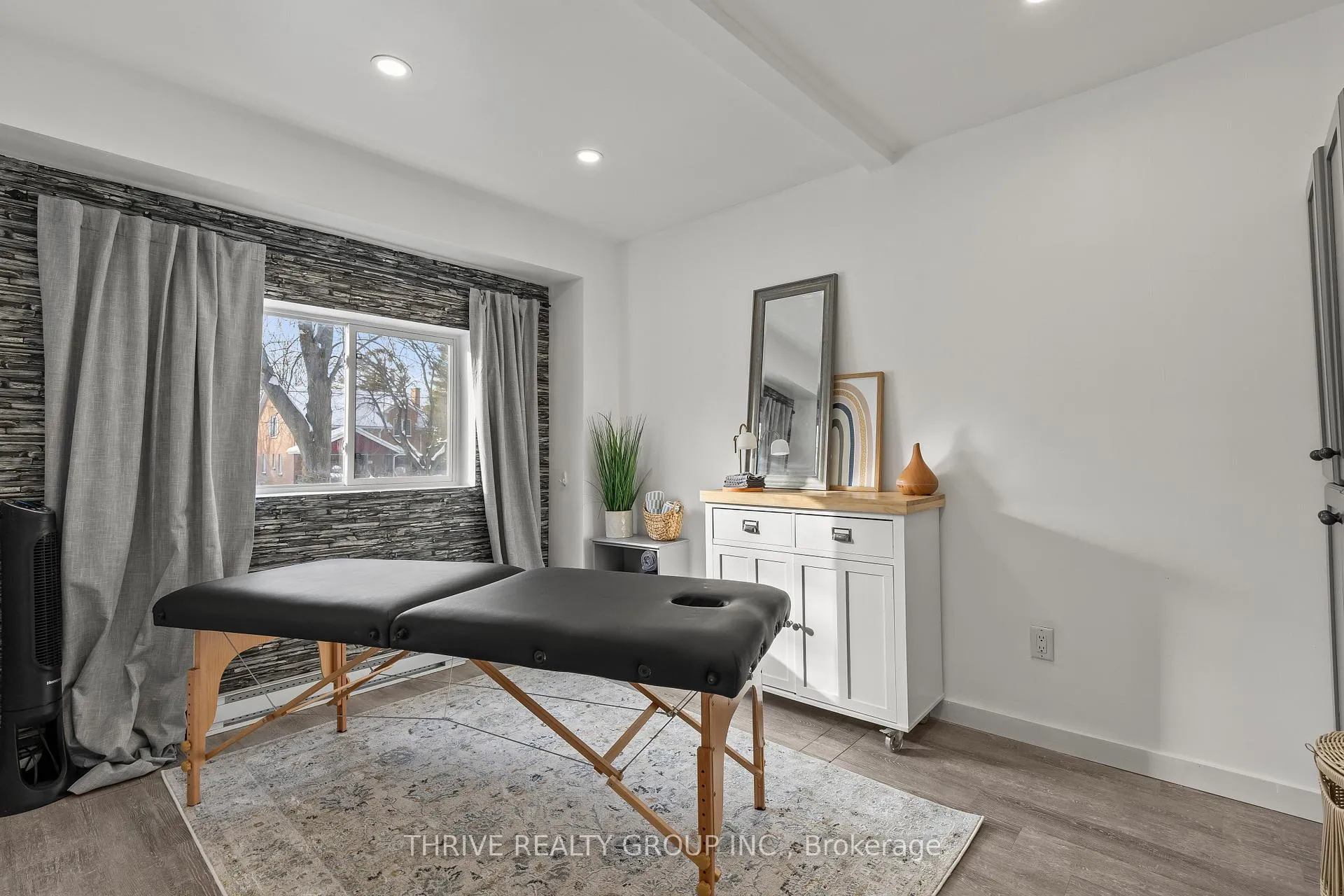 Photo 19 of 402 Stephen Street, London, South B — HOMEH