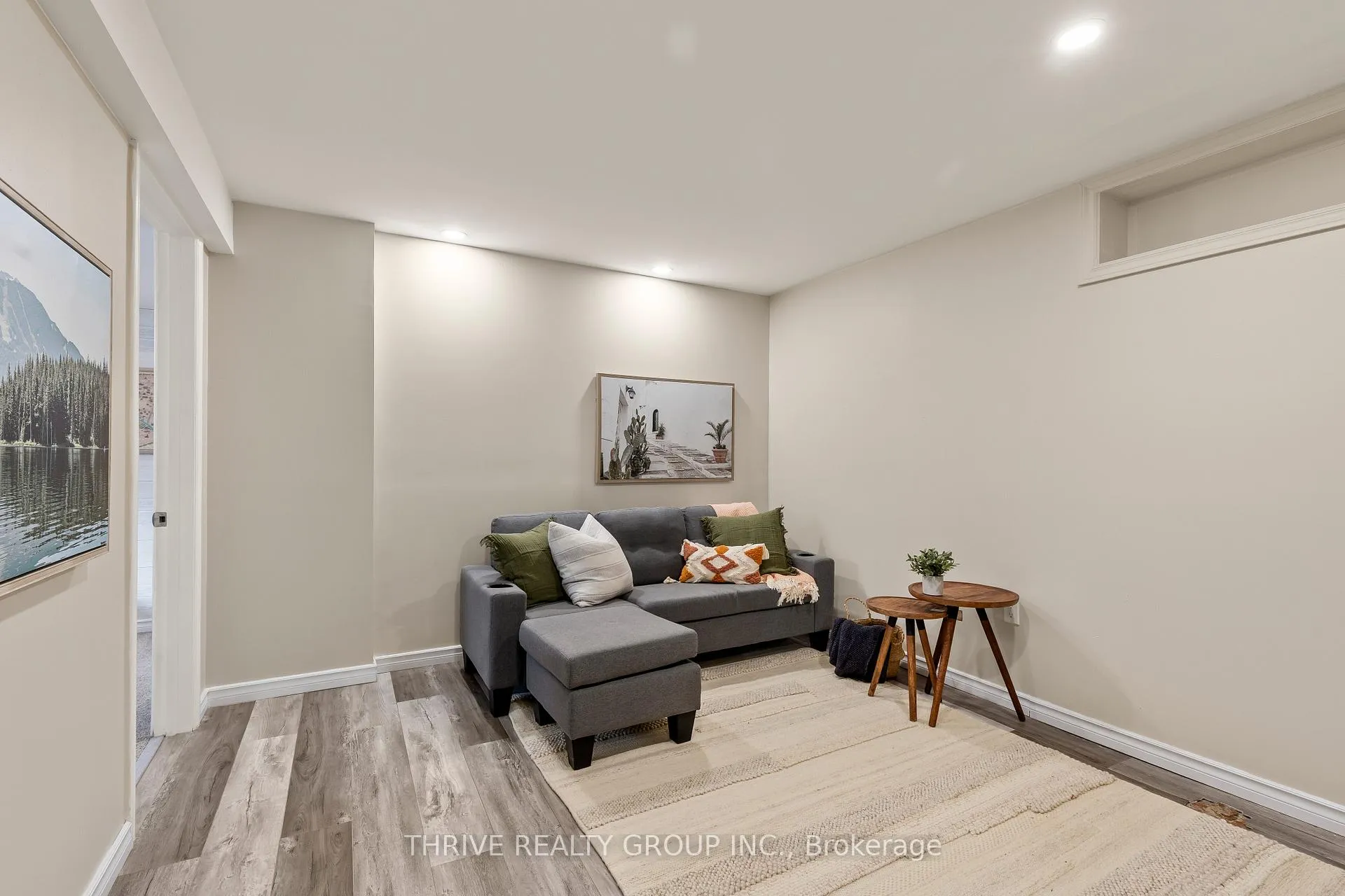 Photo 24 of 402 Stephen Street, London, South B — HOMEH