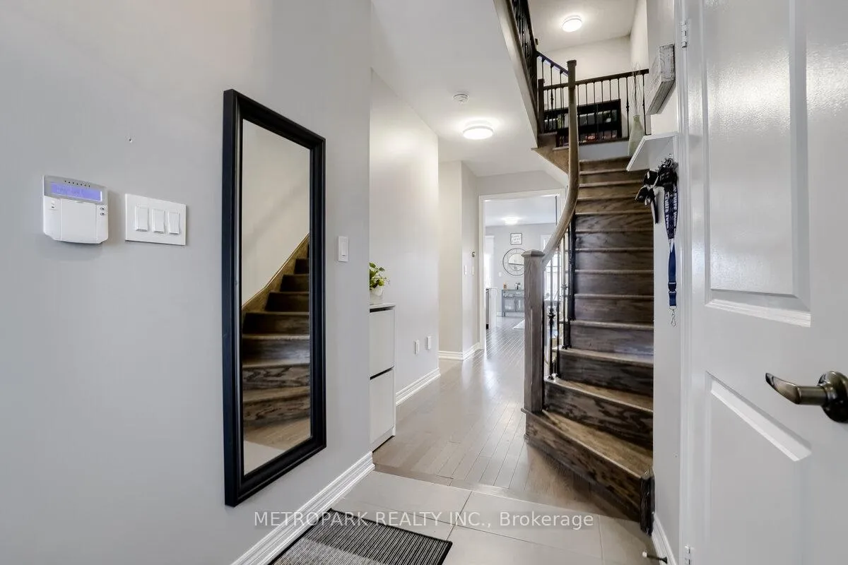 Photo 5 of 34 Morra Avenue, Caledon, Bolton East — HOMEH