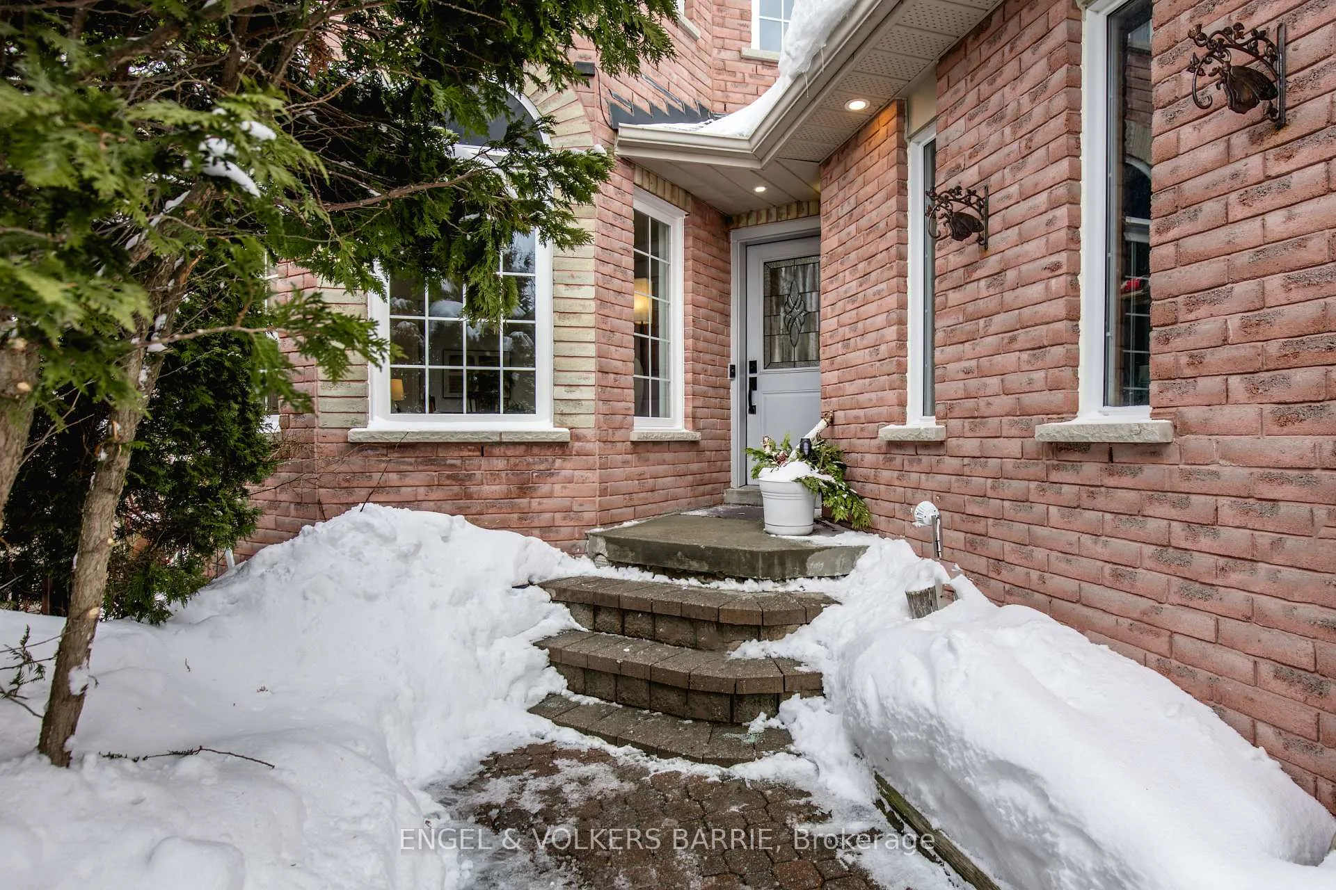 Photo 2 of 34 Bell Street, Barrie, Ardagh — HOMEH