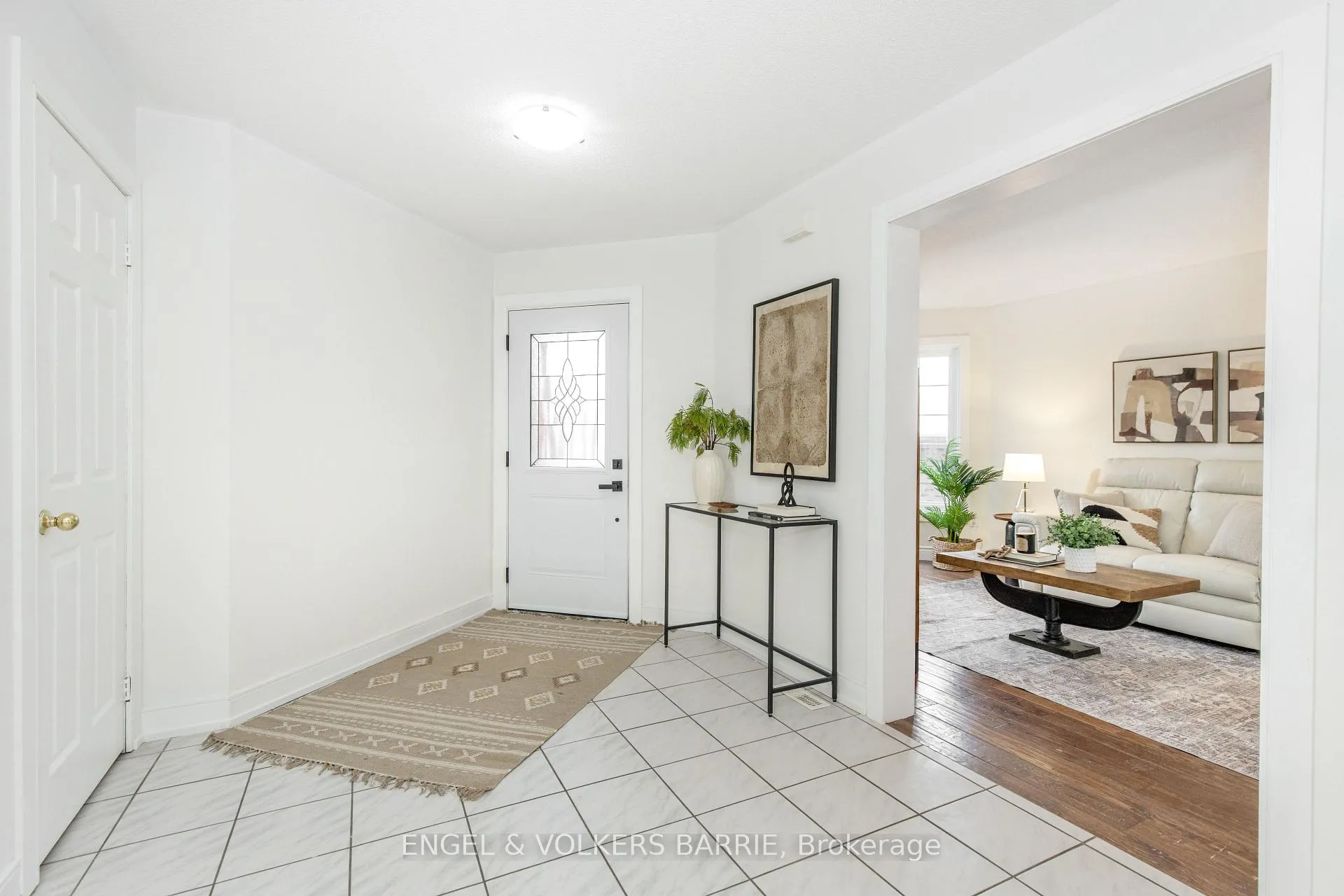 Photo 3 of 34 Bell Street, Barrie, Ardagh — HOMEH