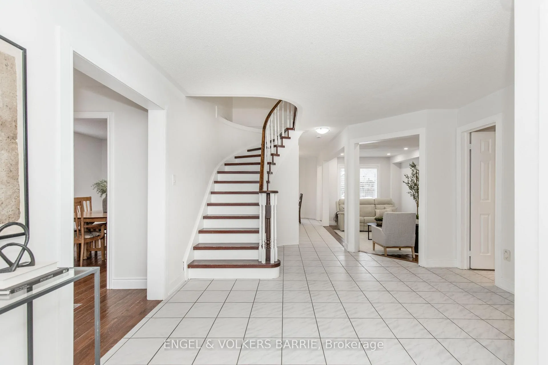 Photo 4 of 34 Bell Street, Barrie, Ardagh — HOMEH