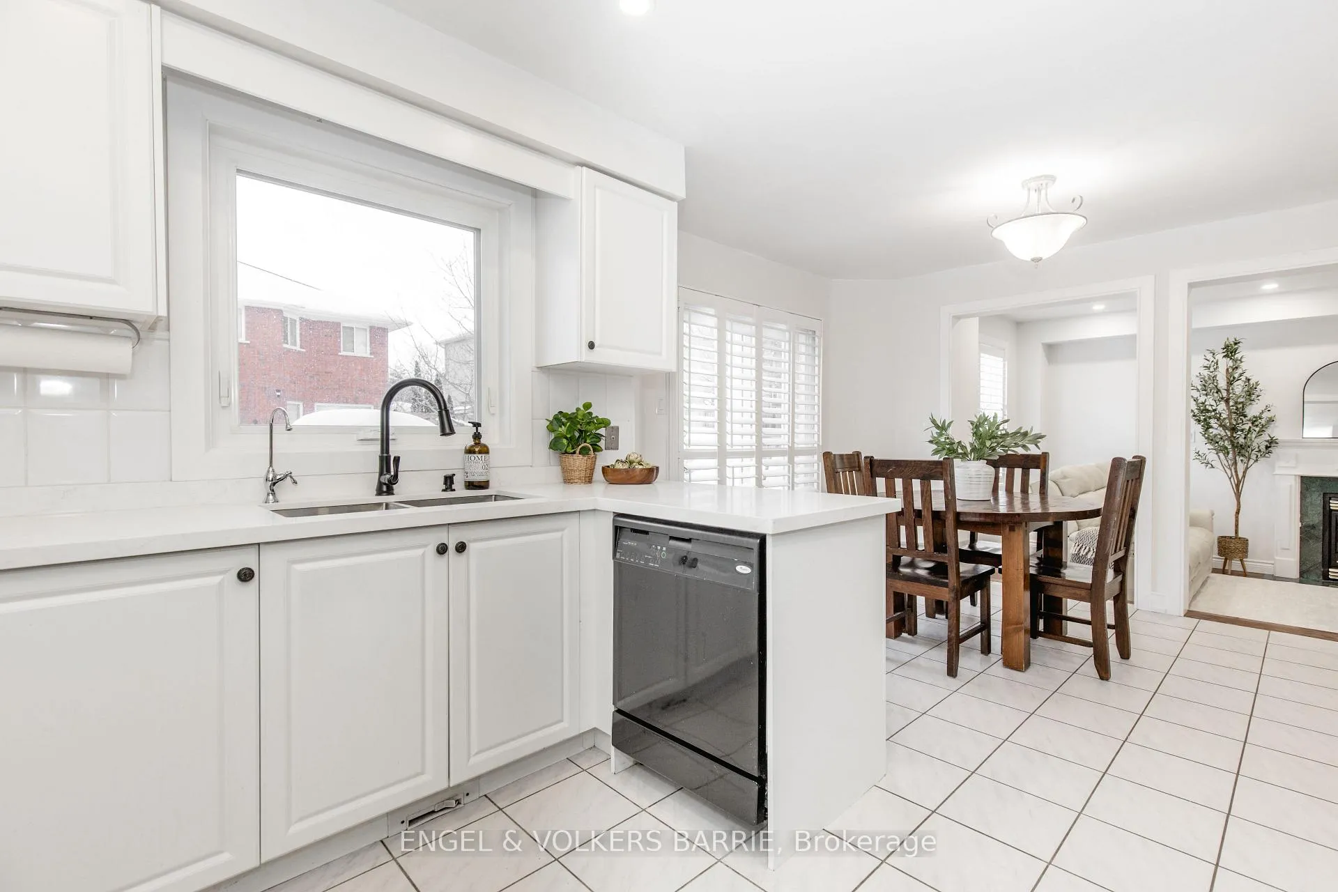 Photo 10 of 34 Bell Street, Barrie, Ardagh — HOMEH